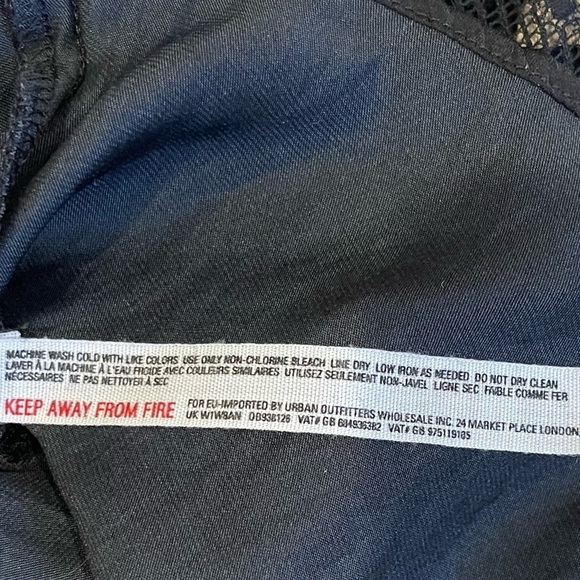 AV: Intimately Free People Black Lace Camisole Sz S per measurements No size tag - Picture 8 of 8